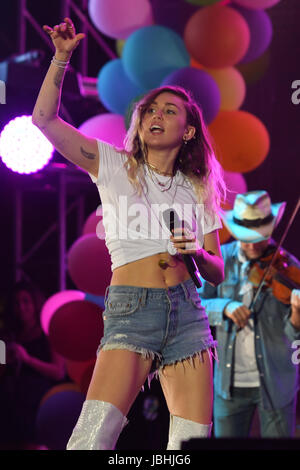 MIAMI BEACH , FL - JUNE 10: Miley Cyrus performs during the iHeart Summer 17 concert at the Fontainebleau on June 10, 2017 in Miami Beach, Florida. Credit: mpi04/MediaPunch Stock Photo