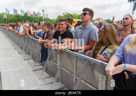 Isle of Wight, UK. 11th June, 2017. Audience at The Isle of Wight Festival 2017 Credit: James Houlbrook/Alamy Live News Stock Photo