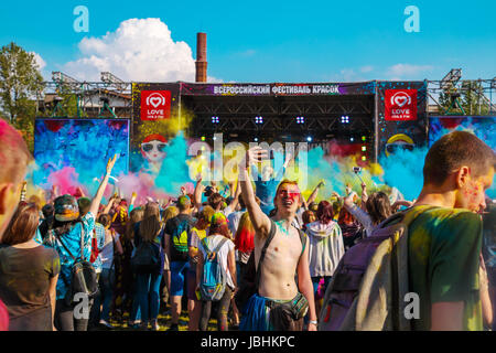 St Petersburg, Russia. 10th June, 2017. The festival of colors Holi. ST PETERSBURG, RUSSIA - JUNE 10, 2017. Credit: Elizaveta Larionova/Alamy Live News Stock Photo