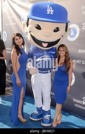 Los Angeles, CA, USA. 8th June, 2017. Atmosphere at arrivals for Los Angeles Dodgers Foundations 3rd Annual Blue Diamond Gala, Dodger Stadium, Los Angeles, CA June 8, 2017. Credit: Priscilla Grant/Everett Collection/Alamy Live News Stock Photo