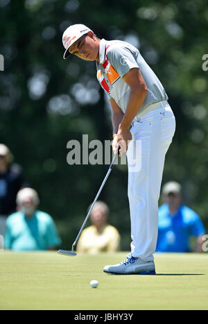 Memphis, TN, USA. 09th June, 2017. Rickie Fowler putts on the hole of the second green during the second round of the FedEx St. Jude Classic at TPC Southwind in Memphis, TN. Austin McAfee/CSM/Alamy Live News