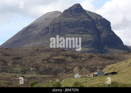 Unapool crofting community near Kylesku in the shadow of Quinag rising to  808 metres in the background on the shores of Loch Glencoul Stock Photo