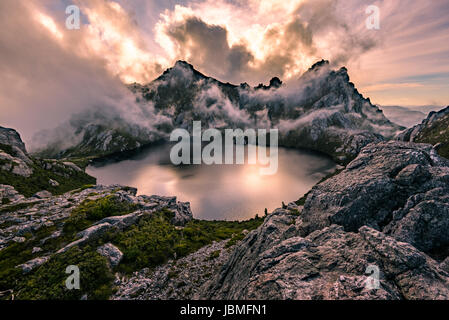 Lake Oberon in Western Arthur's Range, Southwest Tasmania Stock Photo ...