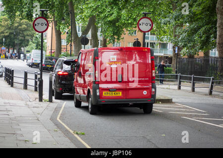 SUV and Royal Mail van driving through 7’ / 7 feet wide traffic width restriction measure, Regent Square, Bloomsbury, London, UK Stock Photo