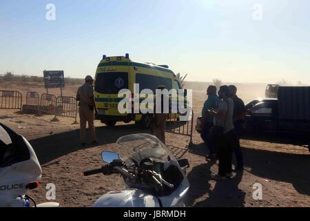 Al-Minja, Egypt. 26th May, 2017. Egyptian soldiers at a check-point near Al-Minja, Egypt, 26 May 2017, At least 26 Coptic Christians travelling in a bus to a cloister were killed when unknown assailants opened fire. Another 25 passengers were injured, according to the health ministry spokesman in Cairo. The motive of the attackers remains unknown at this point. Photo: -/dpa/Alamy Live News Stock Photo