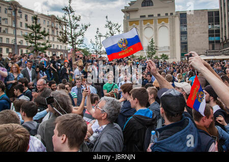 Moscow, Russia. 12th Jun, 2017. Tverskaya Street protest organised by Alexei Navalny against corruption in  government. Crowd of people standing on street and refuse to go away. Credit: Perov Stanislav/Alamy Live News Stock Photo
