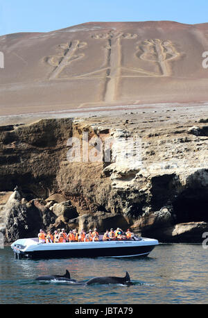 04.03.2011 8:41 The 'Paracas Candelabra', also called the Candelabra of the Andes, is a well-known prehistoric geoglyph found on the northern face of the Paracas Peninsula at Pisco Bay in Peru. Pottery found nearby has been radio carbon dated to 200 BCE, the time of the Paracas culture. The design is cut two feet into the soil, with stones possibly from a later date placed around it. The figure is 595 feet tall, large enough to be seen 12 miles at sea. Stock Photo