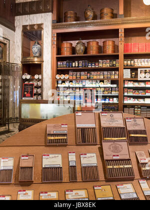 Tobacco shop hi-res stock photography and images