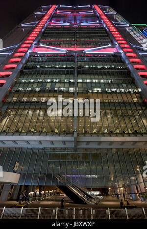 Vertical view of the iconic HSBC skyscraper illuminated at night in Hong Kong, China. Stock Photo