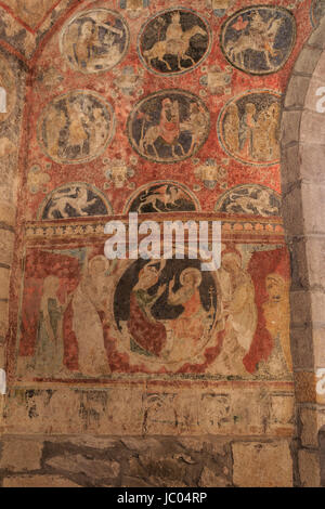 France, Haute-Loire (43), Auzon, l'église Saint-Laurent d'Auzon, fresques dans la chapelle Notre-Dame-du-Portail, la vie de Jésus avec en bas le couro Stock Photo