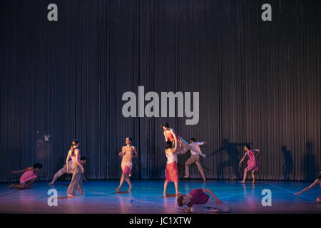 London, UK. 12th June, 2017. Anne Teresa De Keersmaeker/Roasa & Ictus present Rain at Sadler's Well. Credit: Danilo Moroni/Alamy Live News Stock Photo