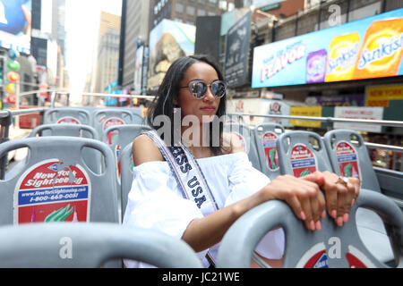 New York, United States. 13th June, 2017. Kára McCullough Miss United States during a bus tour of Manhattan sights in the city of New York in the United States on Tuesday, 13 Credit: Brazil Photo Press/Alamy Live News