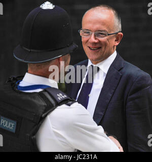 London, UK. 13th June, 2017. Assistant Commissioner Metropolitan Police, Mark Rowley, head of national counterterrorism policing, speaks to a policeman outside number 10 Downing Street. Credit: Stephen Chung/Alamy Live News Stock Photo