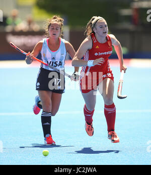 England's Lily Owsley and Argentina's Rocio Sanchez during the Investec International match at Lee Valley Hockey Centre, London. Stock Photo