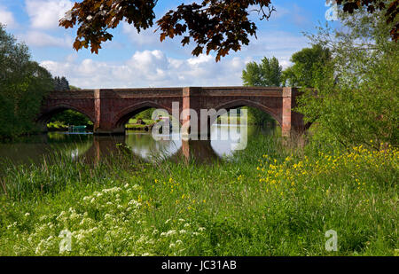 Bridge and river Thames at Clifton Hamden, Oxfordshire, England Stock Photo