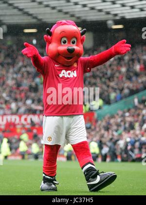 FRED THE RED MANCHESTER UNITED MASCOT OLD TRAFFORD MANCHESTER ENGLAND 19 September 2010 Stock Photo