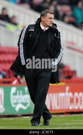 TONY MOWBRAY MIDDLESBROUGH FC MANAGER STADIUM OF LIGHT SUNDERLAND ...