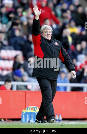 STEVE BRUCE SUNDERLAND FC MANAGER STADIUM OF LIGHT SUNDERLAND ENGLAND 18 December 2010 Stock Photo