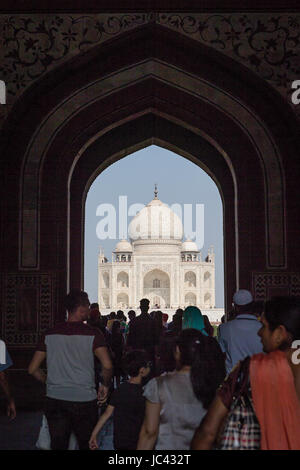 Taj Mahal, through the arch of the Royal or Great Gate, Agra, Uttar Pradesh, India Stock Photo