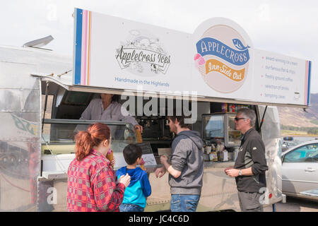 Applecross Inn-Side Out retro food truck outside the Applecross Inn, Applecross, Wester Ross, Scotland, UK Stock Photo