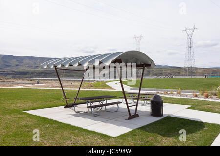 Grant County, Washington: Picnic area in Wanapum Turbine Park along the shore of the Columbia River at Wanapum Dam. Stock Photo