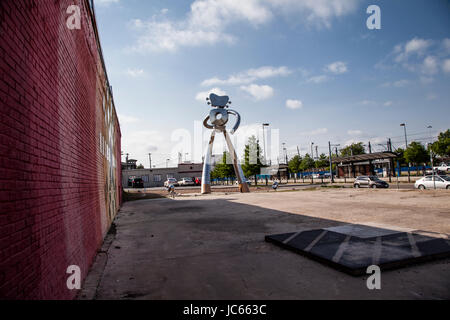 he Traveling Man, one of three stainless steel sculptures in the Deep Ellum area of Dallas, Texas Stock Photo