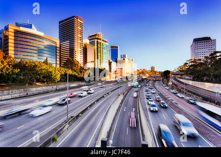 Morning speeding traffic on Warringah freeway goint throug North Sydney during rush hour. Multi-late highway with bus lane and speed limit flows commu Stock Photo