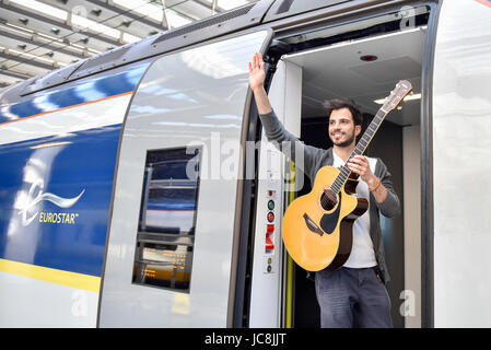 London, UK. 14th June, 2017. Luca Fiore, winner of the Eurostar prize at last year's Gigs event, a competition supported by the Mayor of London, sets off from St Pancras on a whirlwind busking tour of Paris. He will showcase London's internationally renowned busking talent across some of the French capital's most iconic locations. Credit: Stephen Chung/Alamy Live News Stock Photo