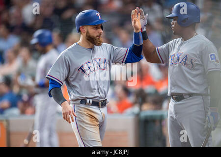 Kyle Tucker gets bubble gum bath after HR to ice Game 6