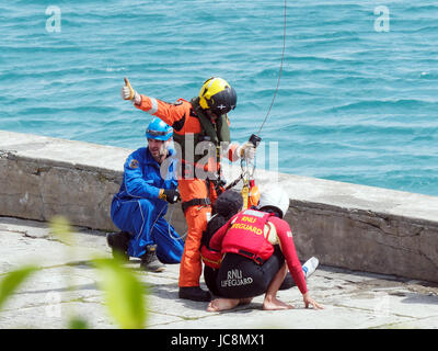 Newquay Bay, Cornwall, UK. 14th June, 2017. Coastguard volunteers joined RNLI members in a combined operation to airlift a woman fparticipating in coasteering.at Newquay. suffering from suspected heart problems the casualty was airlifted to Royal Cornwall Hospital Truro in the Coastguard Sikorsky S92 helicopter. Positive outcome is expected. Newquay Bay, Newquay, Cornwall, UK.14th June, 2017. Credit: Robert Taylor/Alamy Live News Stock Photo