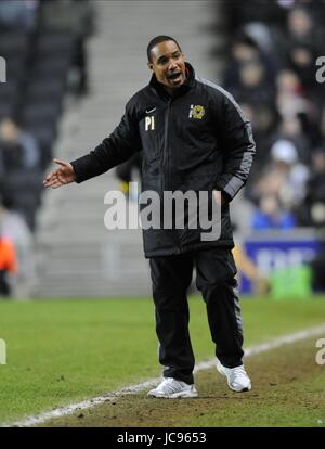 PAUL INCE MK DONS FC MANAGER STADIUM MK MILTON KEYNES ENGLAND 02 January 2010 Stock Photo