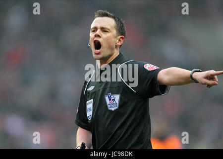 STUART ATTWELL PREMIERSHIP REFEREE STADIUM OF LIGHT SUNDERLAND ENGLAND 06 February 2010 Stock Photo