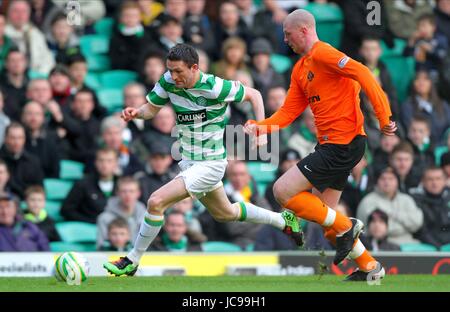 ROBBIE KEANE & GARY KENNETH CELTIC V DUNDEE UNITED FC CELTIC PARK GLASGOW SCOTLAND 20 February 2010 Stock Photo