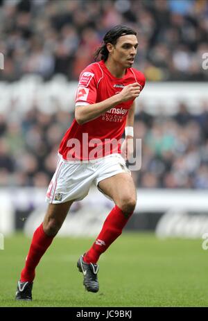 ANDERSON DE SILVA BARNSLEY FC ST.JAMES PARK NEWCASTLE ENGLAND 06 March 2010 Stock Photo