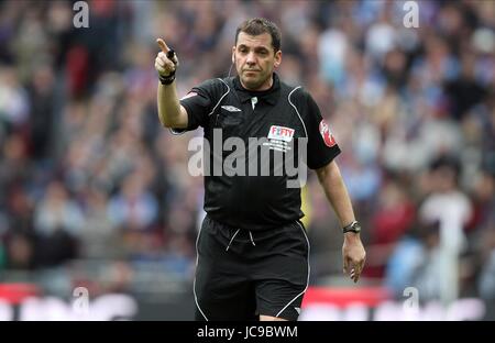 PHIL DOWD PREMIERSHIP REFEREE WEMBLEY STADIUM LONDON ENGLAND 28 February 2010 Stock Photo