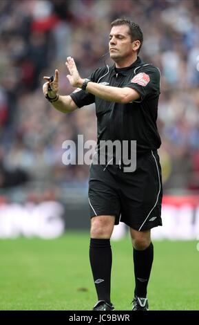 PHIL DOWD PREMIERSHIP REFEREE WEMBLEY STADIUM LONDON ENGLAND 28 February 2010 Stock Photo