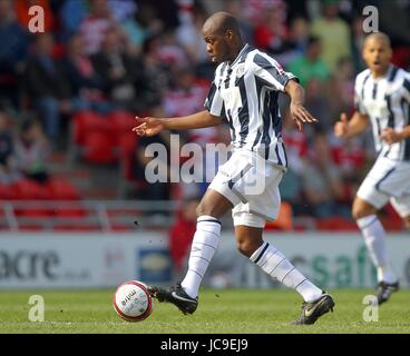 YOUSSUF MULUMBU WEST BROMWICH ALBION FC KEEPMOAT STADIUM DONCASTER ENGLAND 10 April 2010 Stock Photo