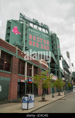 Fenway Park And The House Of Blues Along Landsdowne Street Stock Photo -  Download Image Now - iStock