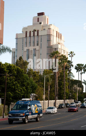 A CBS News van driving on the Sunset Strip past the art deco Sunset Tower hotel in Los Angeles, CA Stock Photo