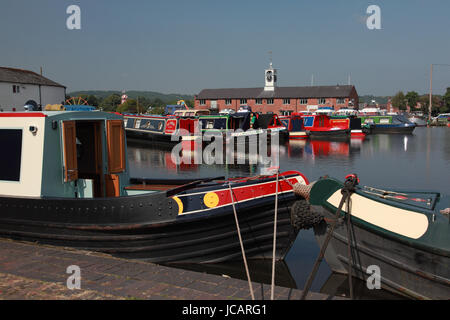 Traditional narrowboats moored in Stourport Basin on the Staffs and Worcs Canal in the town of Stourport on Severn Stock Photo