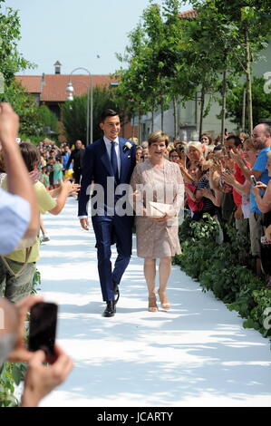 Rescaldina, Matteo Darmian's Marriage and Francesca Cormanni The defender of Mourinho's Manchester United and of the Italian National Team, MATTEO DARMIAN comes to church. Stock Photo