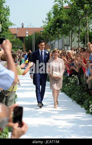 Rescaldina, Matteo Darmian's Marriage and Francesca Cormanni The defender of Mourinho's Manchester United and of the Italian National Team, MATTEO DARMIAN comes to church. Stock Photo