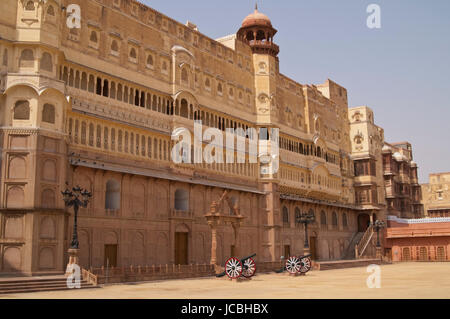 View of Maharajahs Blue Tiled Room of Junagarh Fort Stock Image - Image of  maharaja, structures: 64274943