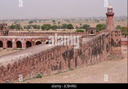 Derelict caravanserai at the ancient abandoned Mughal city of Fatehpur Sikri in Uttar Pradesh, India. 16th Century AD. Stock Photo