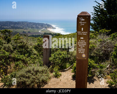 Signpost at junction of grey whale cove trail and old pedro mountain trail with view of montara beach and Montara, California, USA, and HIghway One, P Stock Photo