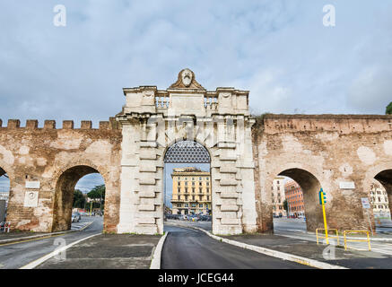 Porta San Giovanni is a gate in the Aurelian Wall of Rome, spanning piazzale Appio; a 'modern' door that pope Gregory XIII had built in 1574 by Michelangelo's apprentices, Jacopo (Giacomo) Del Duca. Stock Photo