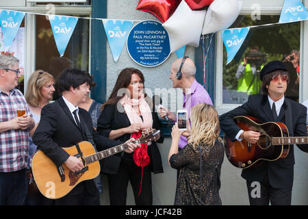 Caversham, UK. 15th June, 2017. Actor, singer and songwriter Kate Robbins unveils a blue plaque on BBC Music Day at the Fox and Hounds pub to commemorate John Lennon and Paul McCartney playing their only gig there as ‘The Nerk Twins’ on 23rd April 1960. They are said to have hitchhiked down from Liverpool to play at the pub and also worked behind the bar there. Kate Robbins is Paul McCartney’s second cousin and grew up in the pub. Credit: Mark Kerrison/Alamy Live News Stock Photo