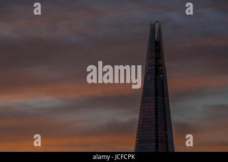 London, UK. 15th June, 2017. The Shard. The sun sets over central London. London, 15 Jun 2017 Credit: Guy Bell/Alamy Live News