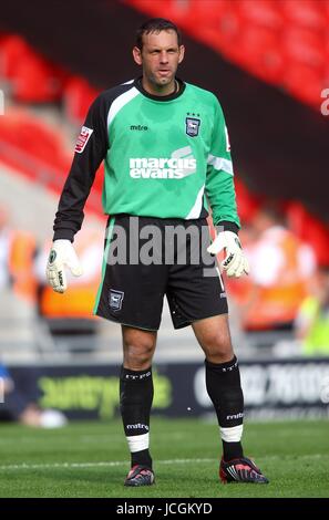 RICHARD WRIGHT IPSWICH TOWN FC DONCASTER ROVERS V IPSWICH TOWN KEEPMOAT STADIUM, DONCASTER, ENGLAND 19 September 2009 DIZ102929     WARNING! This Photograph May Only Be Used For Newspaper And/Or Magazine Editorial Purposes. May Not Be Used For, Internet/Online Usage Nor For Publications Involving 1 player, 1 Club Or 1 Competition, Without Written Authorisation From Football DataCo Ltd. For Any Queries, Please Contact Football DataCo Ltd on +44 (0) 207 864 9121 Stock Photo