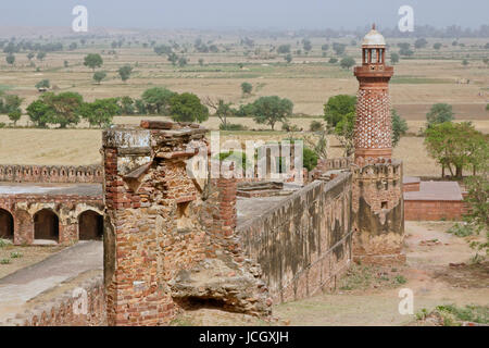 Derelict caravanserai at the ancient abandoned Mughal city of Fatehpur Sikri in Uttar Pradesh, India. 16th Century AD. Stock Photo